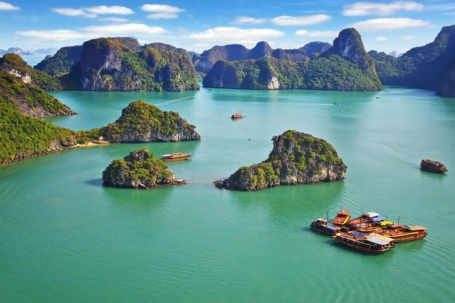 Asia Tour Advisor Accompanies Your Best Halong Bay Cruise For Solo Travelers